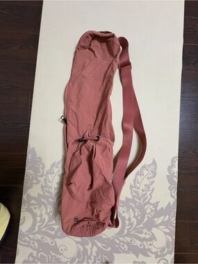 Lululemon Yoga Mat Carrier Sling Bag in Dusty Rose pink